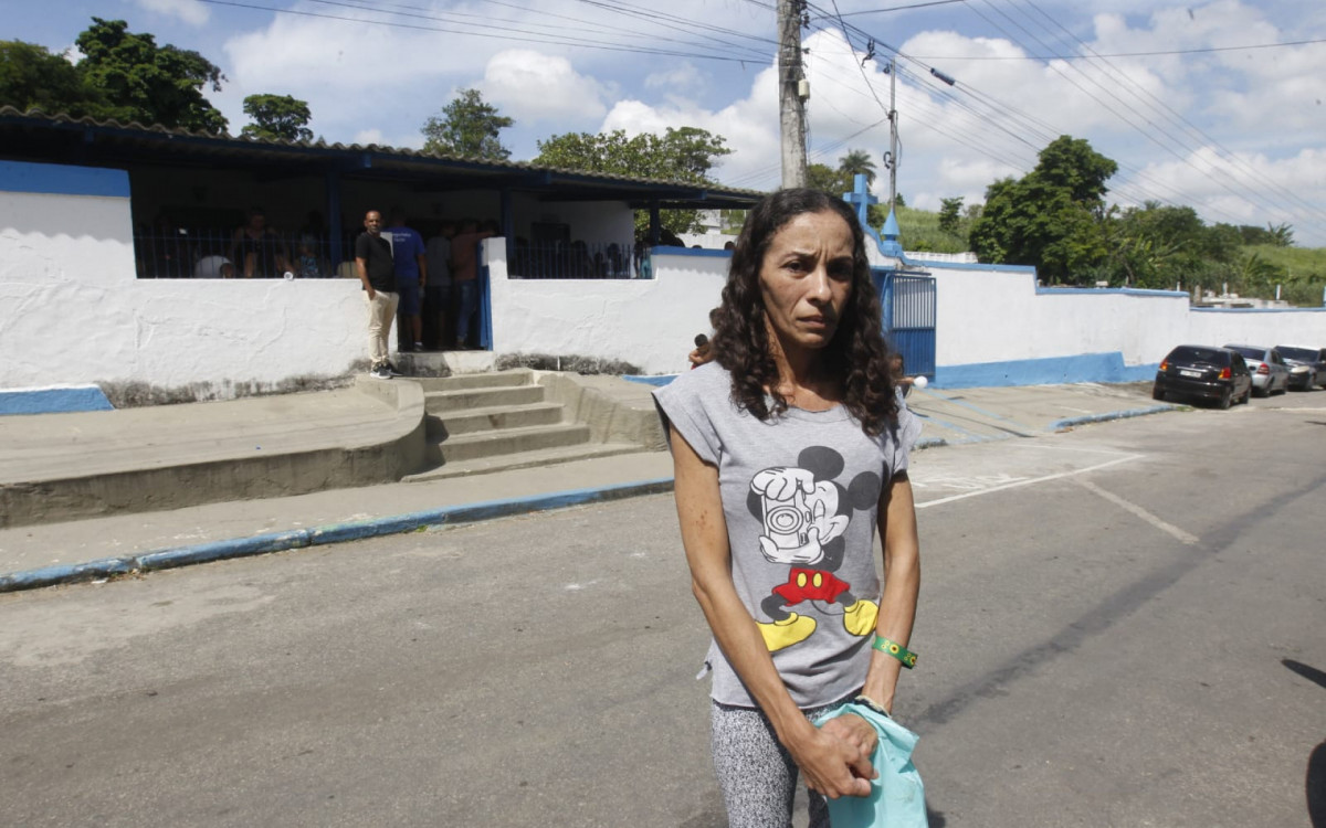  Maria Cláudia, prima da adolescente, acredita que o crime foi premeditado - Reginaldo Pimenta/Agência O DIA