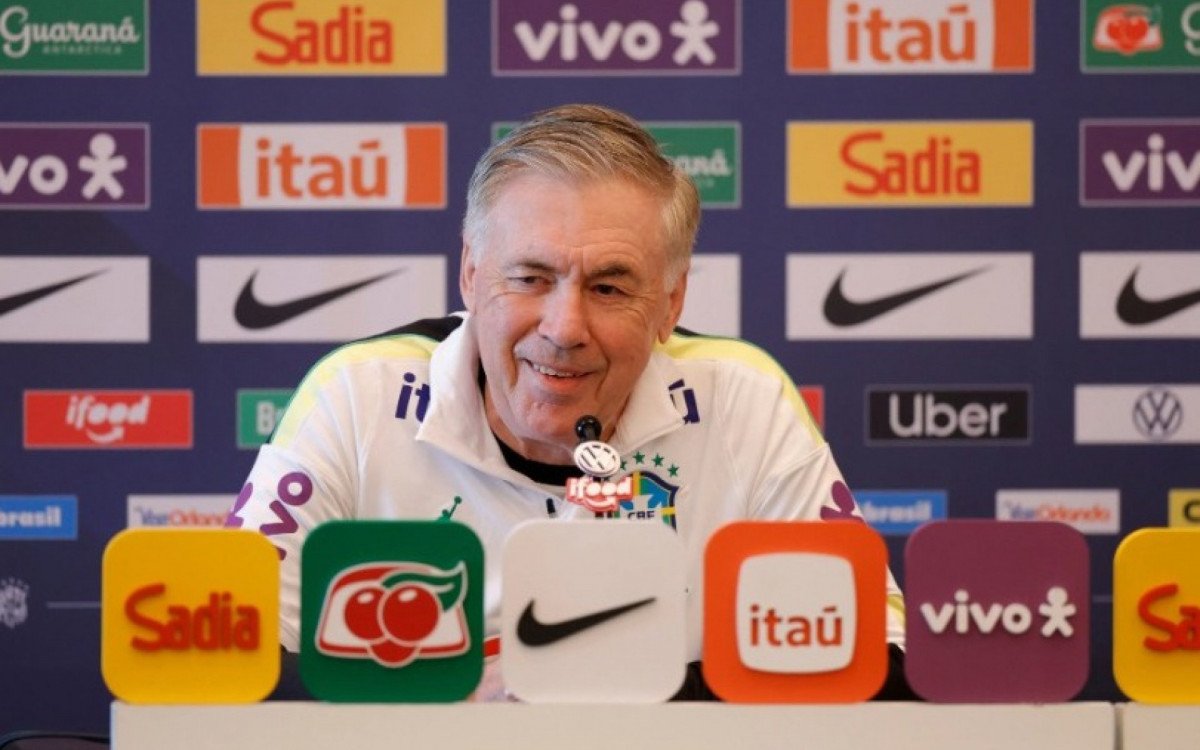 Carlo Ancelotti em coletiva na seleção brasileira
