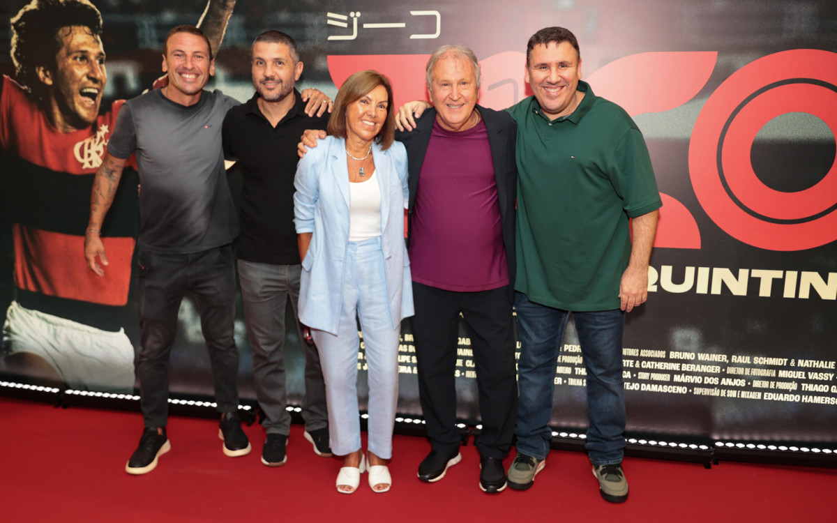 Zico reúne familiares, amigos e jogadores em pré-estreia de filme sobre sua trajetória