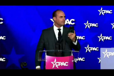 Eduardo Bolsonaro diz gravar vídeo para o pai, proibido de usar celular na prisão domiciliar