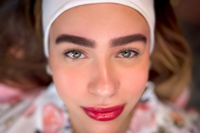 Gel ou cera: qual escolher para a sobrancelha perfeita?