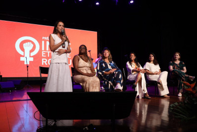 Niterói entrega Prêmio Inês Etienne Romeu no encerramento do Festival Mulher