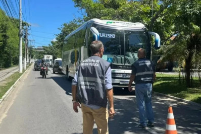 Fiscalização flagra irregularidades em vans e bugres em Armação dos Búzios