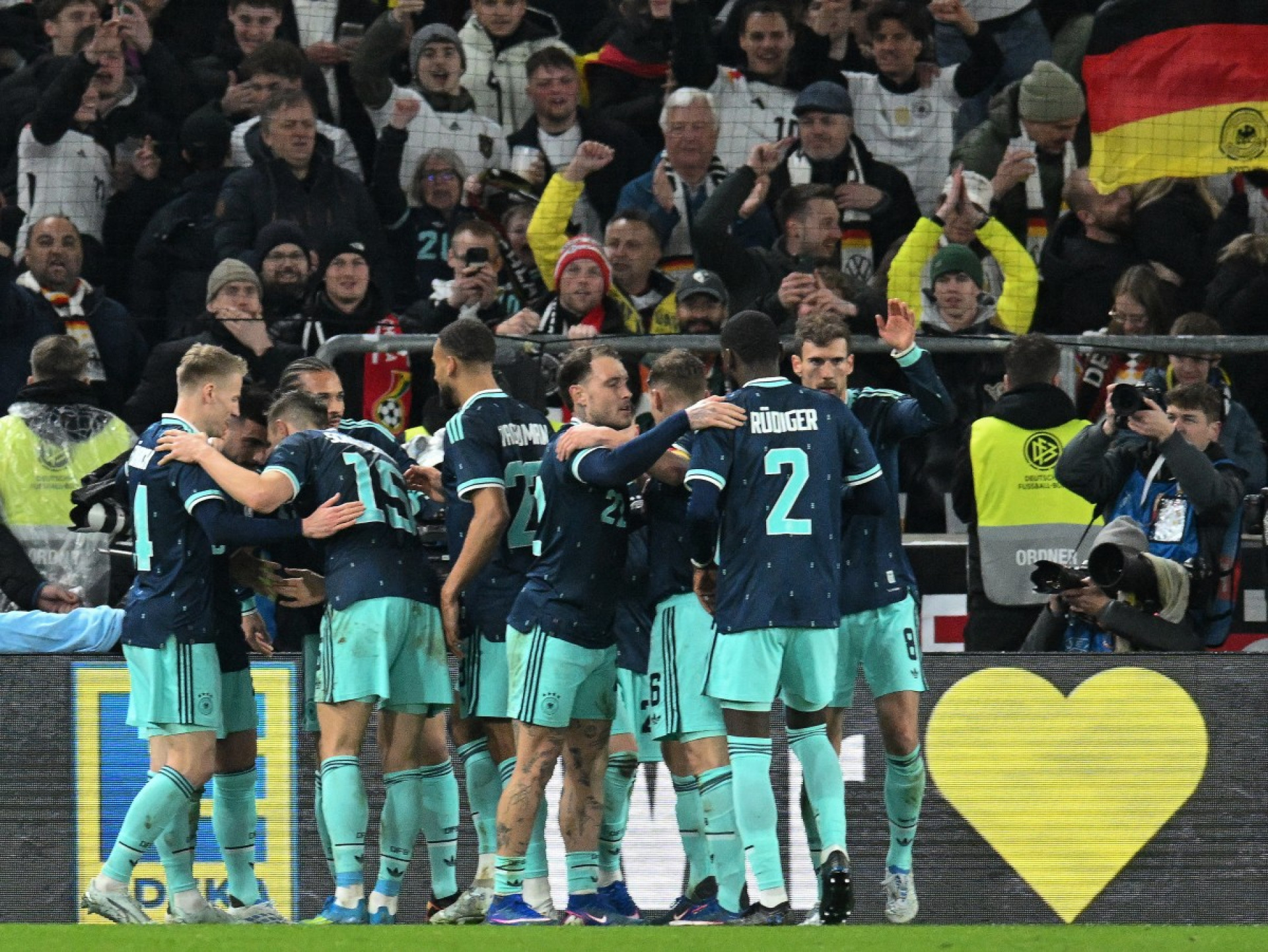 Alemanha sofre, mas vence a seleção de Gana em amistoso