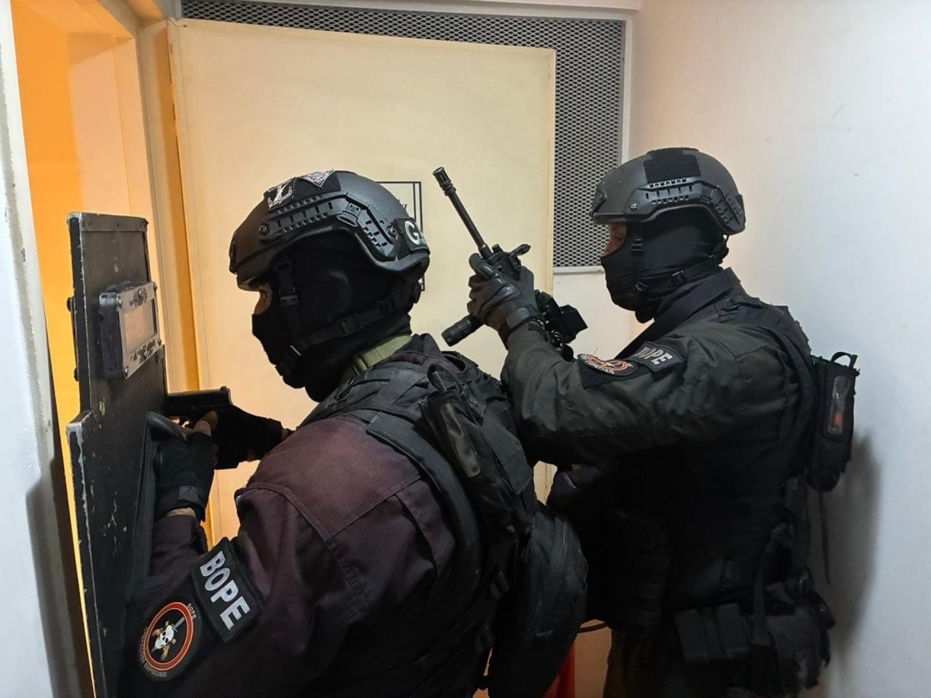 Equipes do Bope resgataram as v&iacute;timas sem ferimentos - Divulga&ccedil;&atilde;o / PMERJ