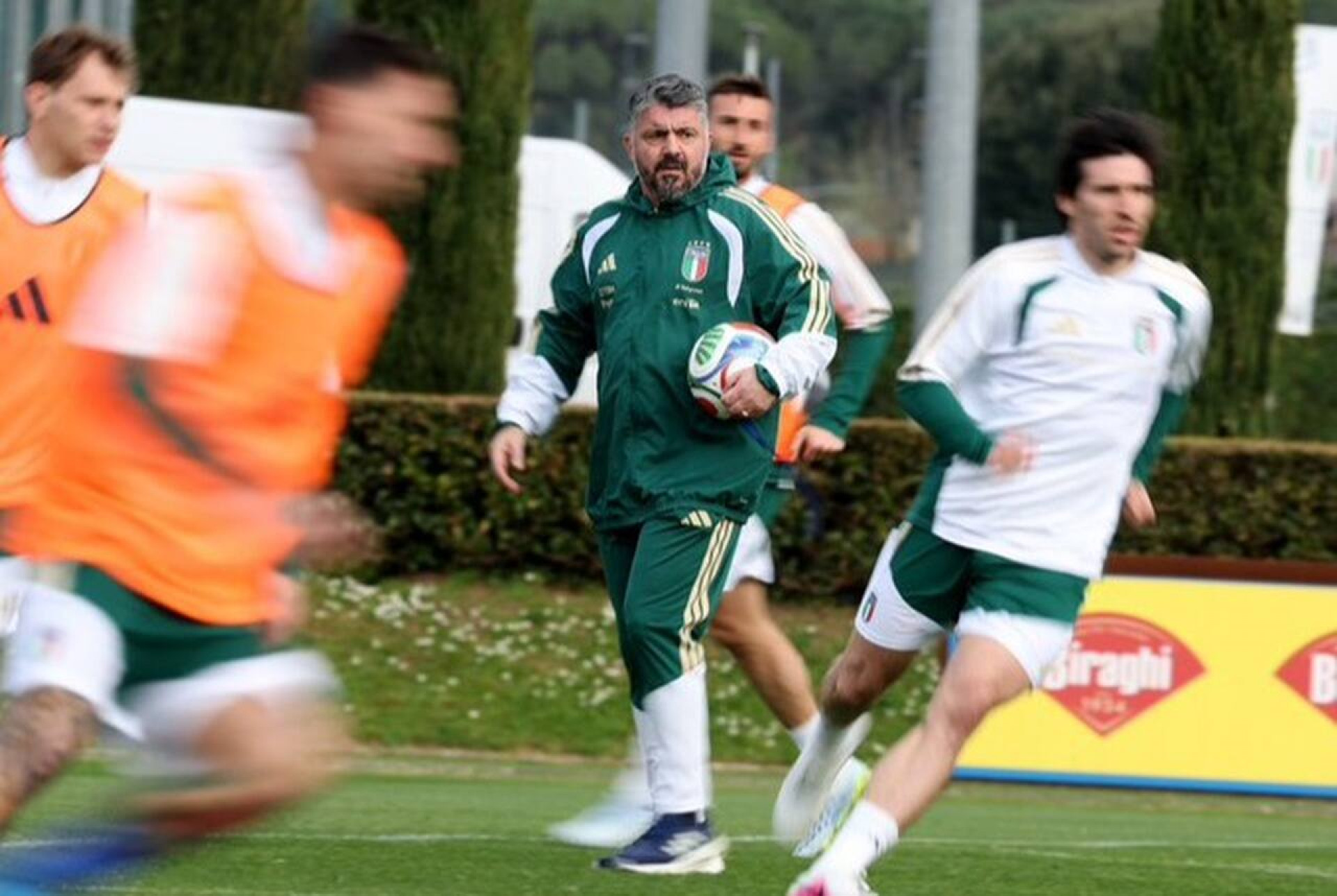 B&oacute;snia x It&aacute;lia: onde assistir, escala&ccedil;&otilde;es e arbitragem