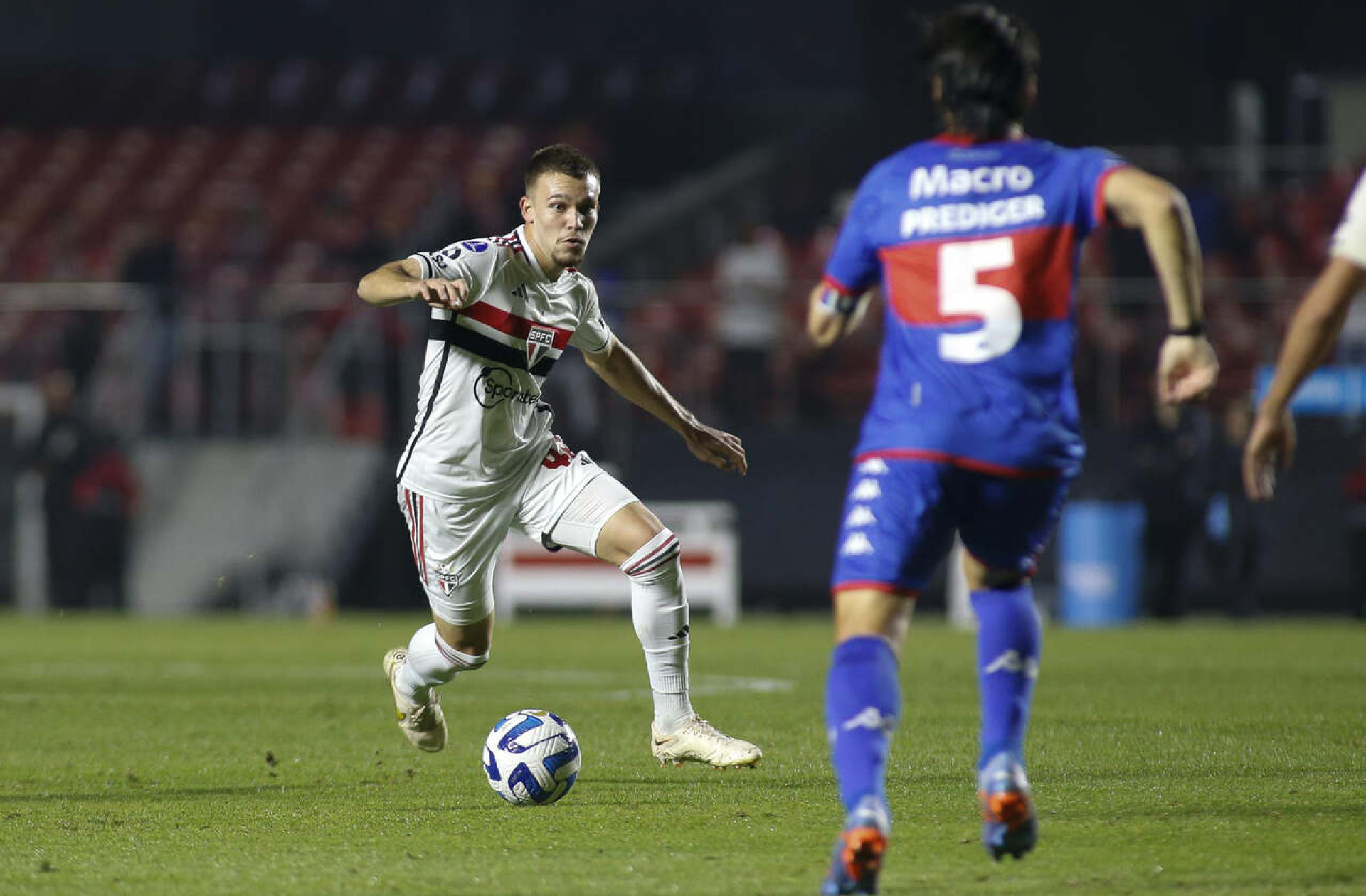 S&atilde;o Paulo vai renovar com Negrucci e exalta fidelidade do volante