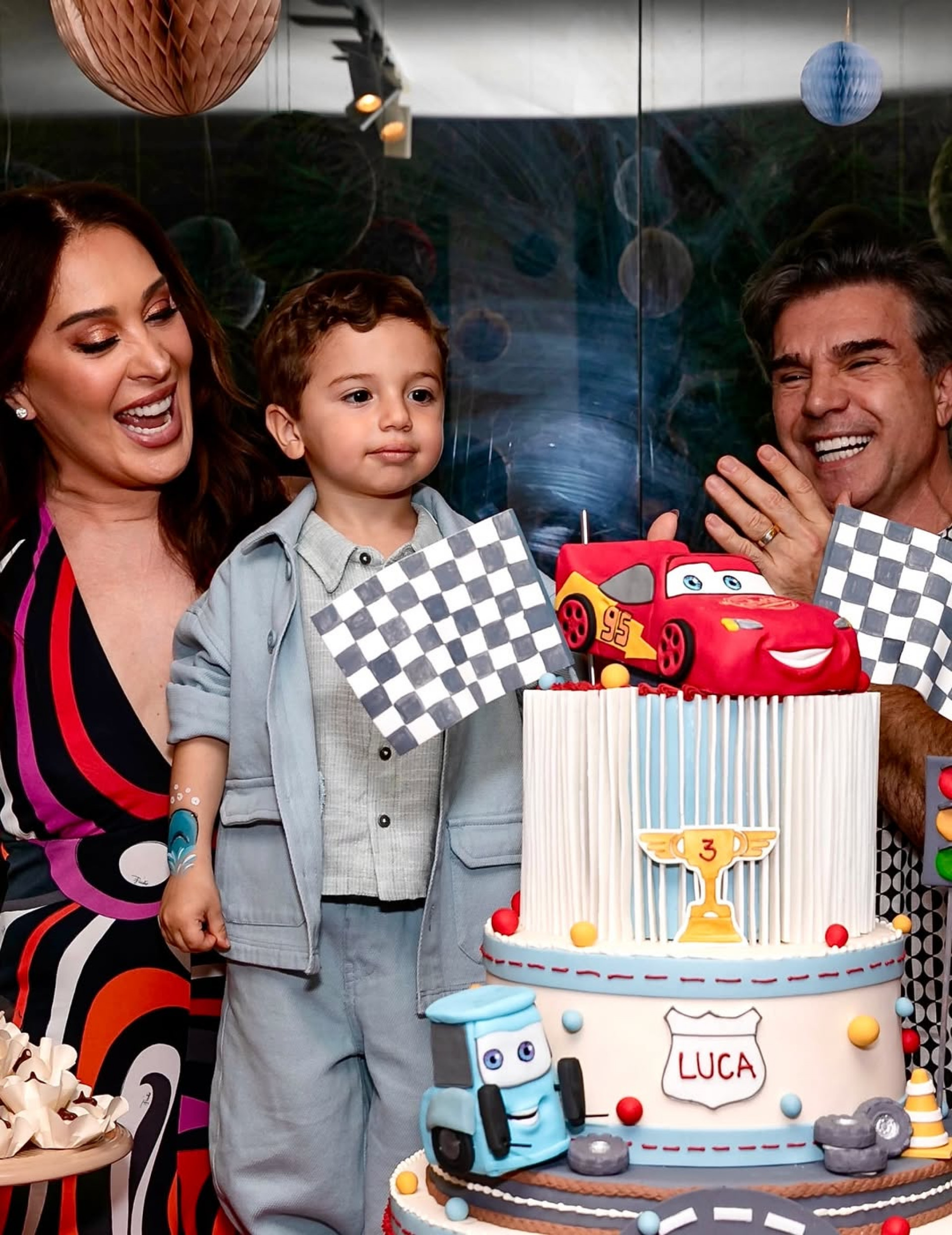 Claudia Raia comemora aniversário de 3 anos do filho Luca com o tema do filme 'Carros' - Reprodução / Instagram