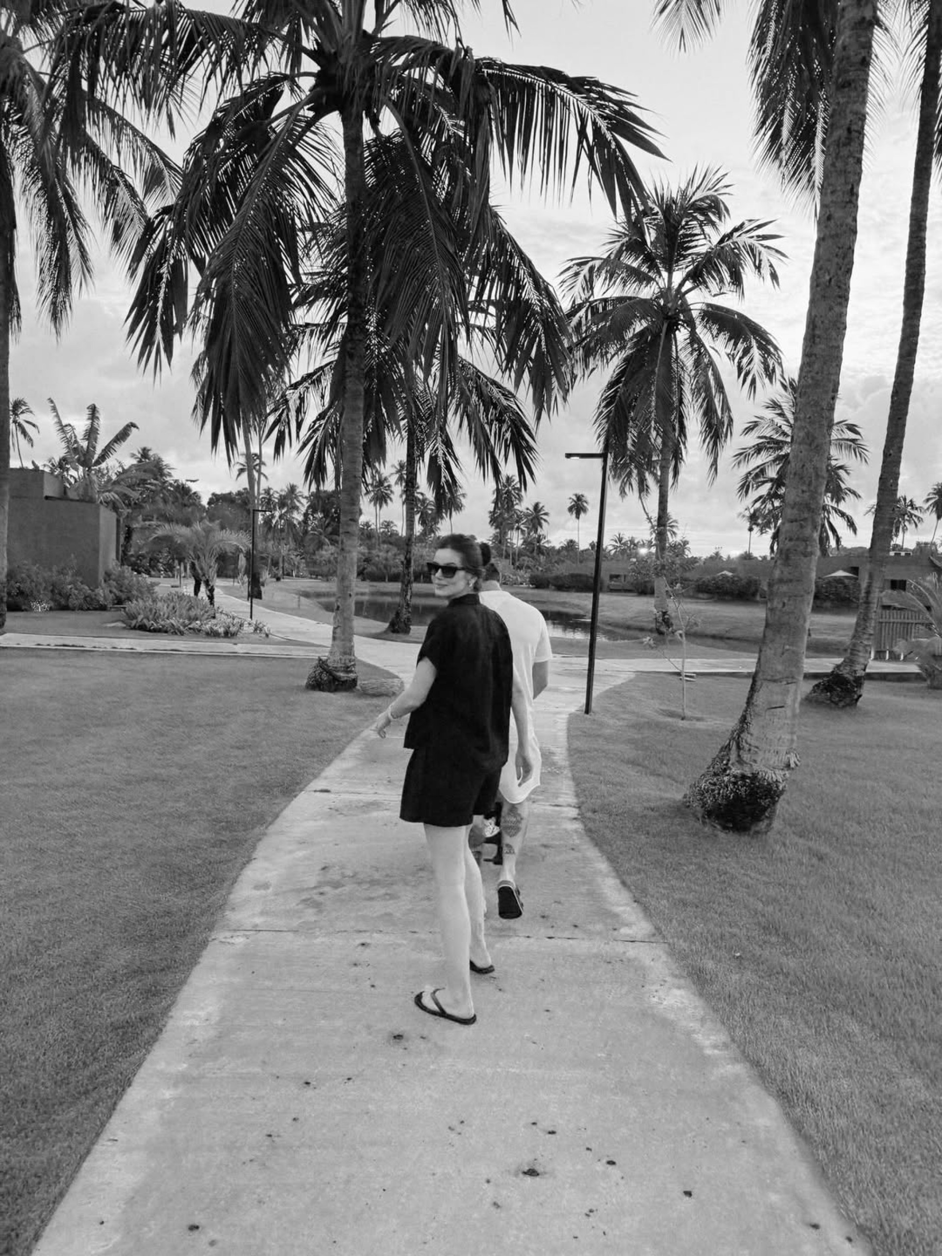 Camila Queiroz, Klebber Toledo e a filha, Clara - Reprodução / Instagram