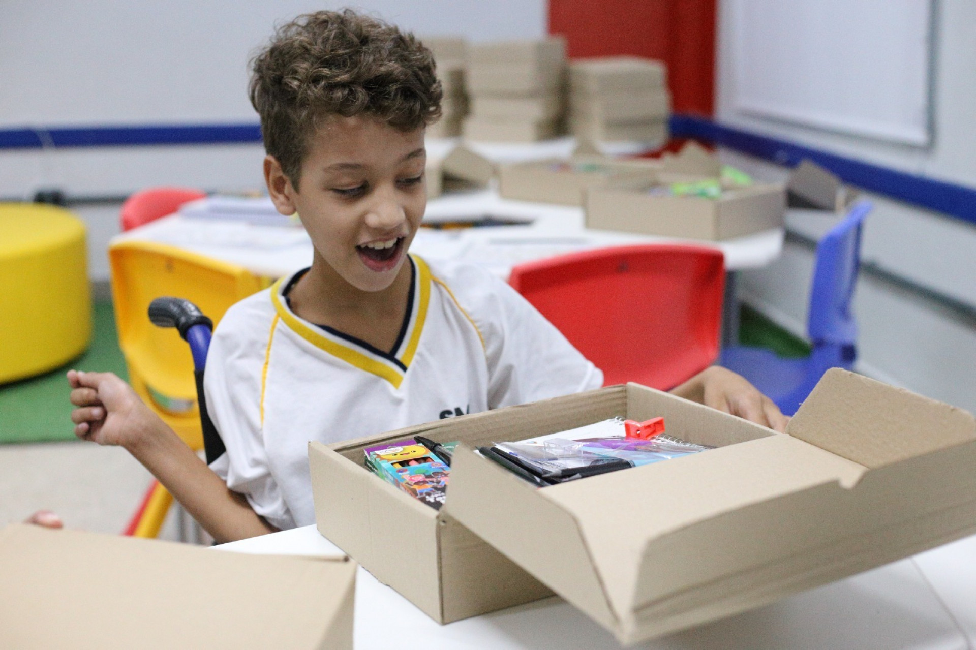Prefeitura de Volta Redonda inicia entrega de kits escolares para alunos da rede municipal de ensino
