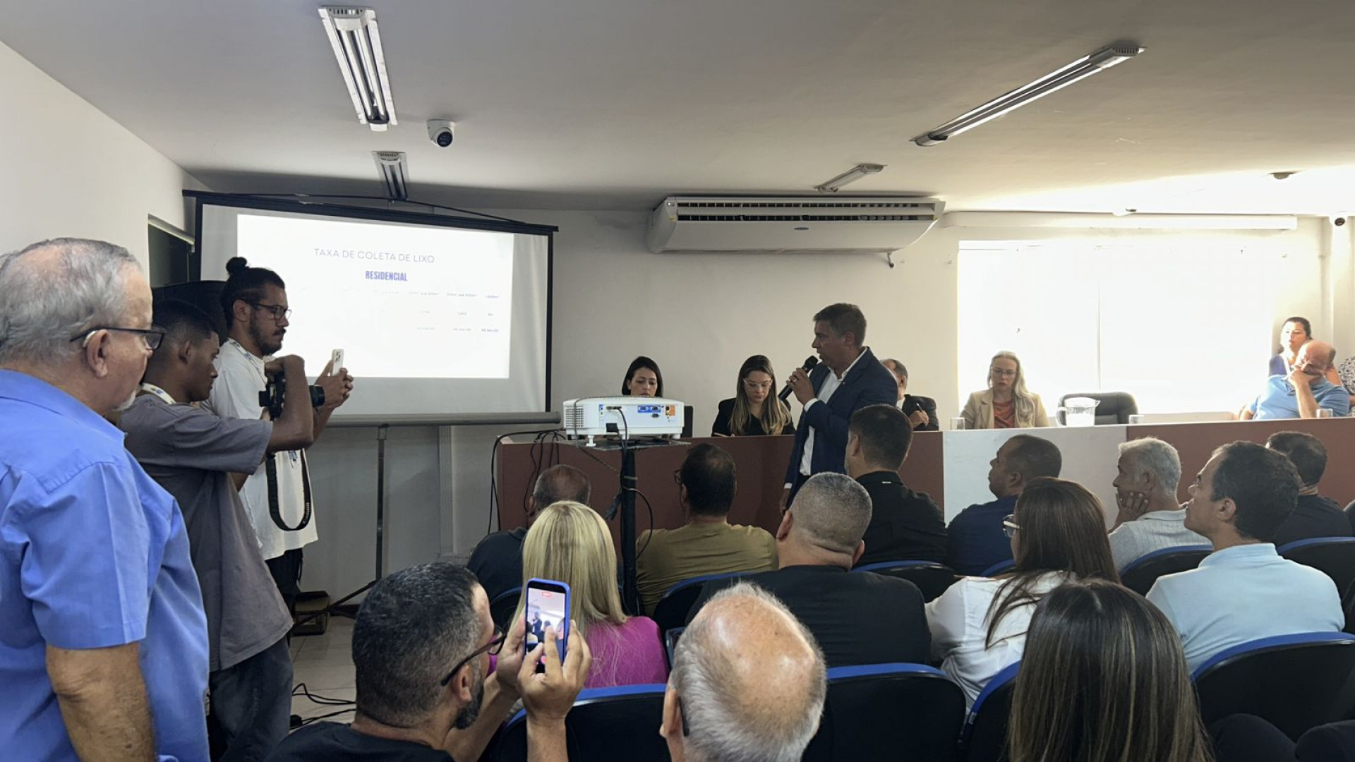 Reunião aborda impacto da taxa sobre moradores. - Reprodução/ RC24H