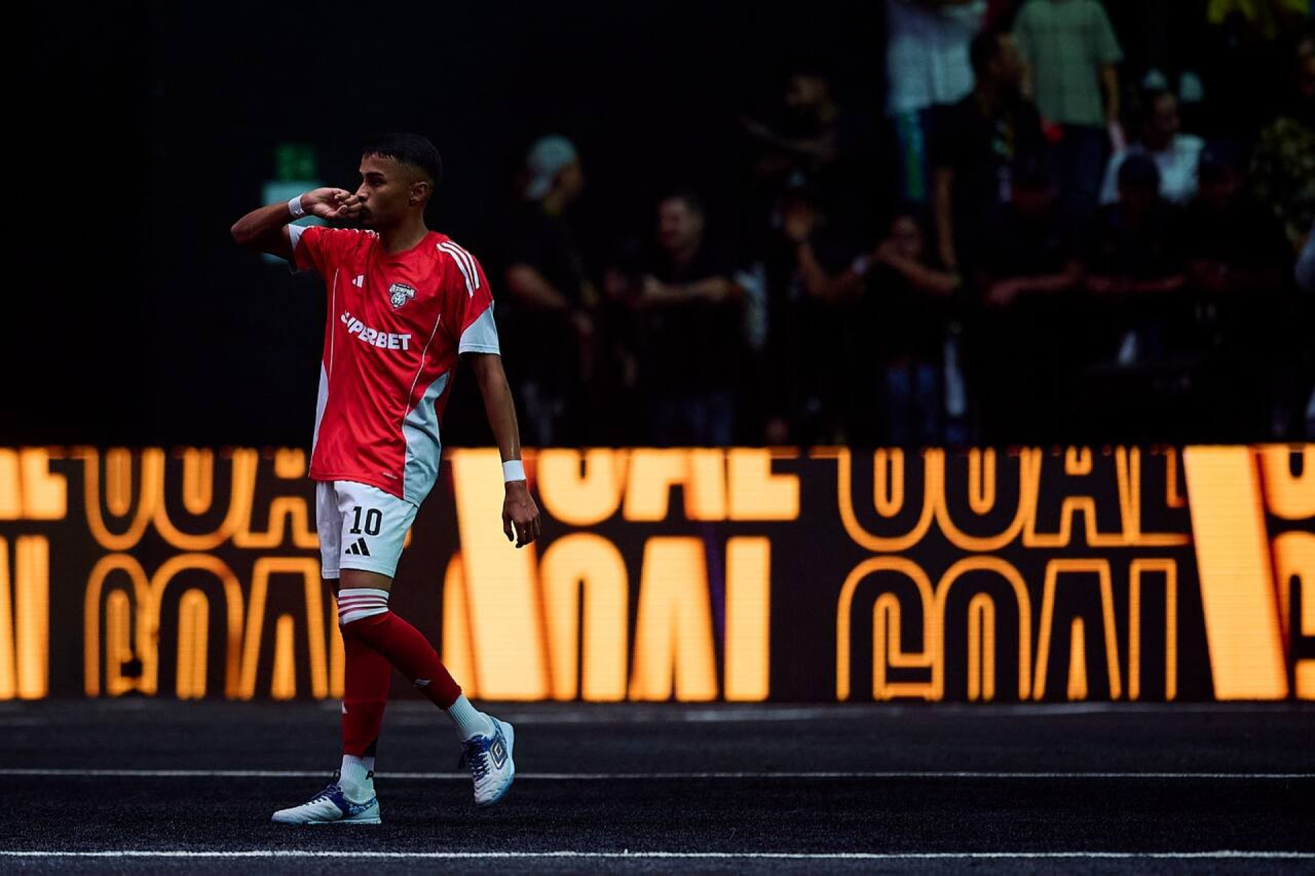 Desimpain supera pol&ecirc;micas, vira pra cima da Loud e segue 100% na Kings League