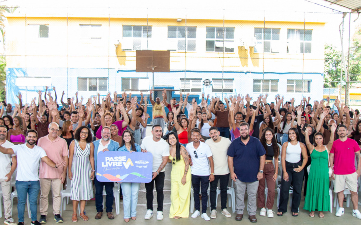 Prefeitura de Magé entrega cartões do Passe Livre Universitário para novos beneficiários
