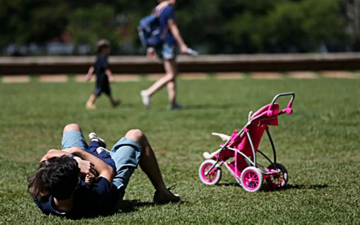 Nova licença-paternidade terá regime de progressão de quatro anos