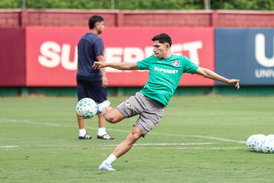 Savarino participa de treino do Fluminense e deve enfrentar o Corinthians