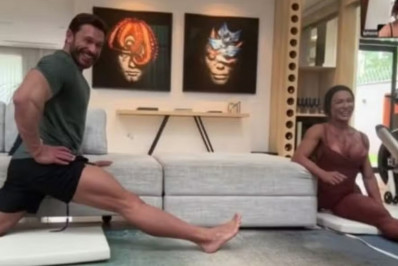 Gracyanne Barbosa treina com namorado e impressiona em aula de flexibilidade