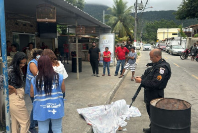 Homem é assassinado em frente a um bar no bairro do Caju, em Maricá