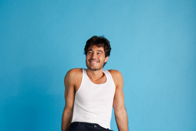 Tiago Iorc realizará turnê comemorativa do álbum 'Troco Likes'; veja datas e locais