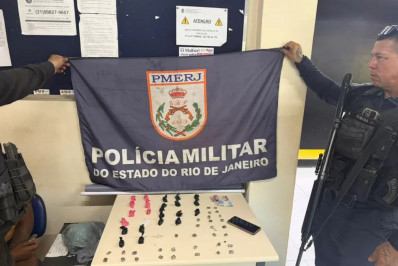 Mulher é presa com drogas escondidas no sutiã em Búzios