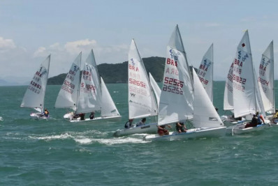 Búzios Sailing Week 2026 reúne cerca de 500 velejadores durante Páscoa
