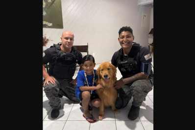 Cadela do GOC de Arraial do Cabo faz surpresa no aniversário de criança autista