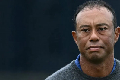 Em depoimento, Tiger Woods afirma que olhava para o celular no momento de acidente