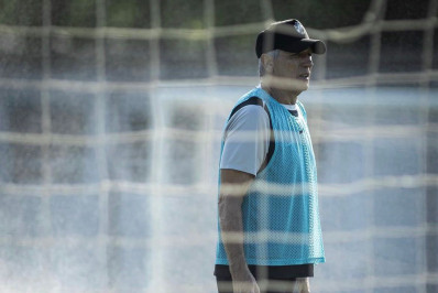 Renato vive dilema com ataque do Vasco e ainda busca equilíbrio defensivo