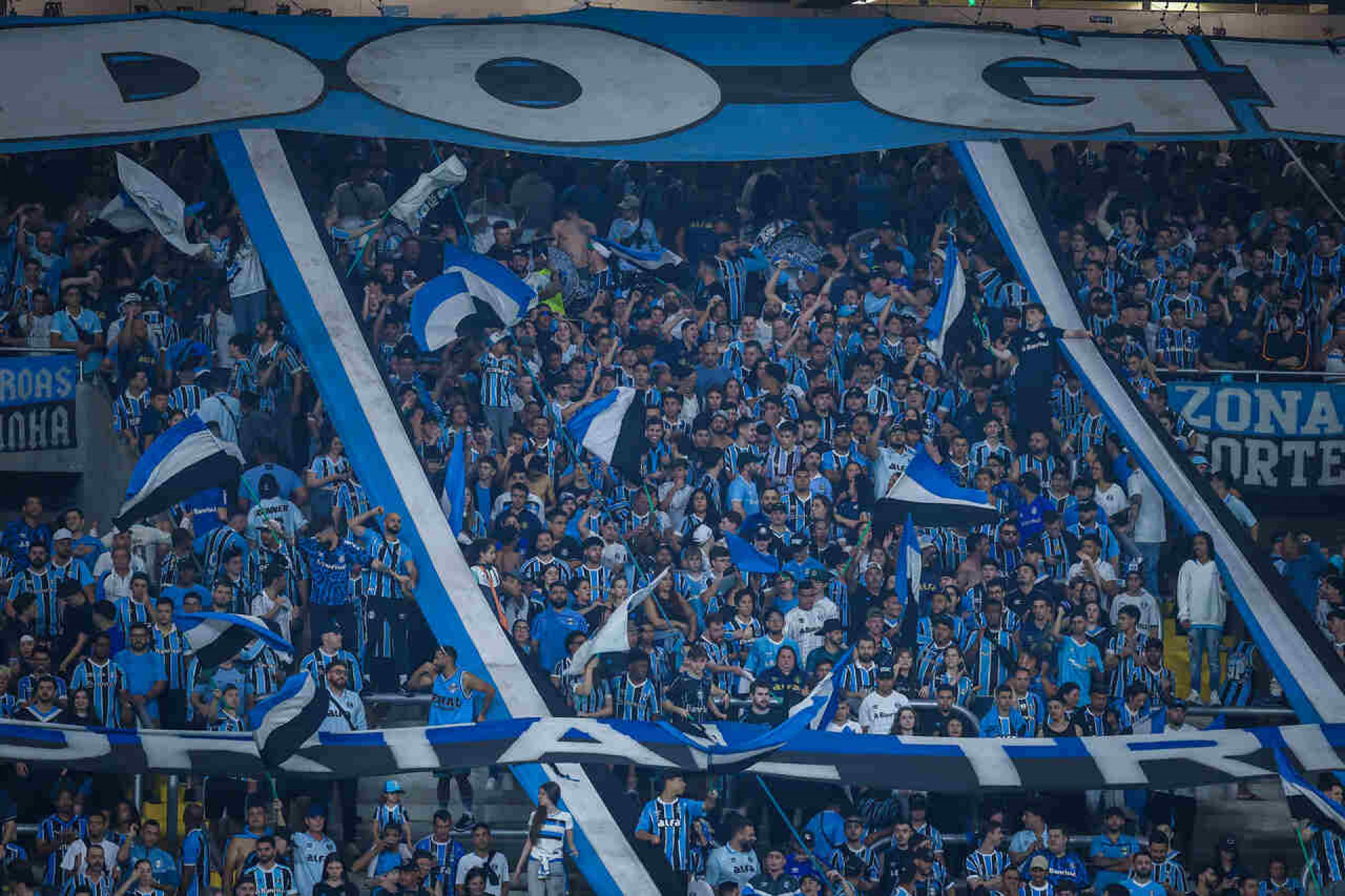 Arena do Gr&ecirc;mio passa por retoque e ganha nova identidade visual