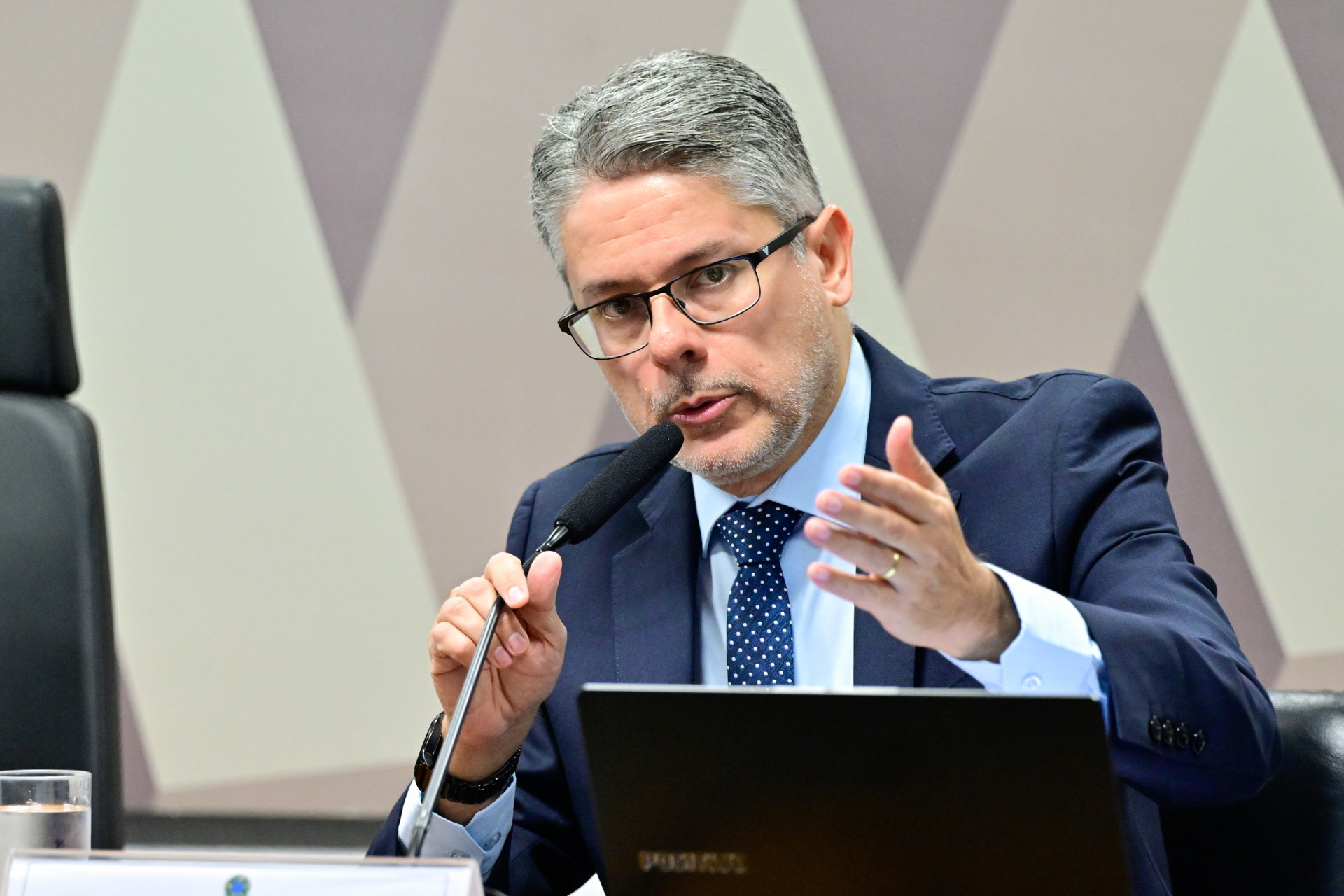 CPI do Crime Organizado convoca Ibaneis Rocha e Cláudio Castro após renúncias