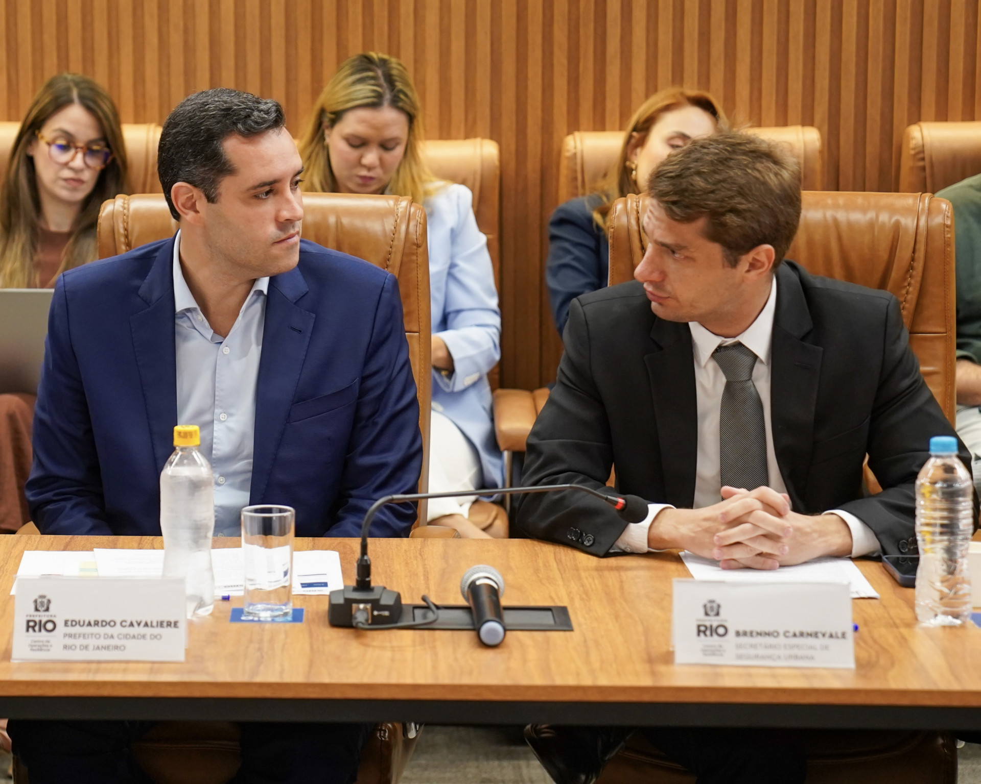 Compareceram o prefeito Eduardo Cavaliere, (à esquerda) e Brenno Carnevale, (à direita), secretário de Segurança Urbana - Divulgação / Iago Campos