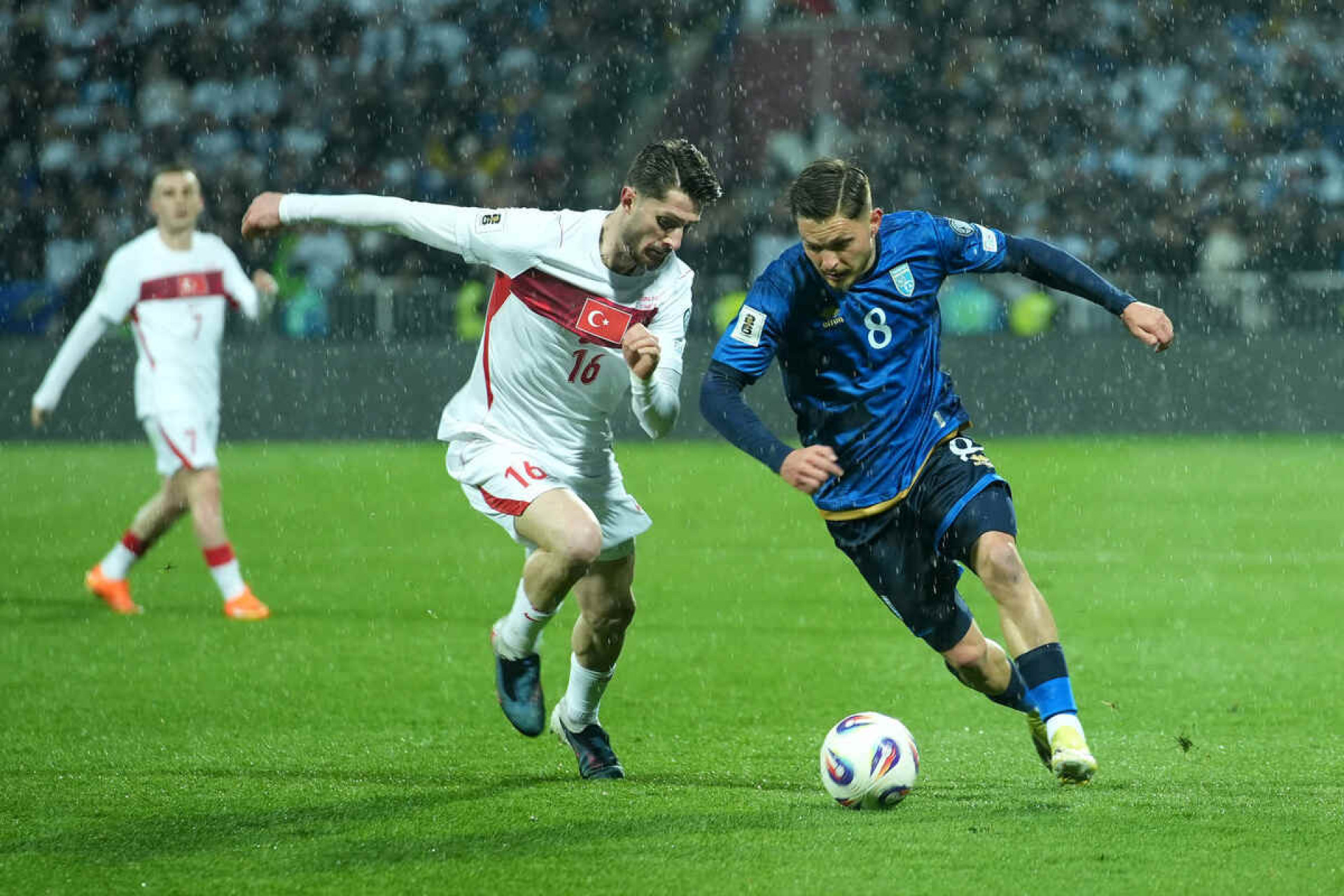Turquia vence Kosovo fora e garante retorno &agrave; Copa do Mundo ap&oacute;s 24 anos