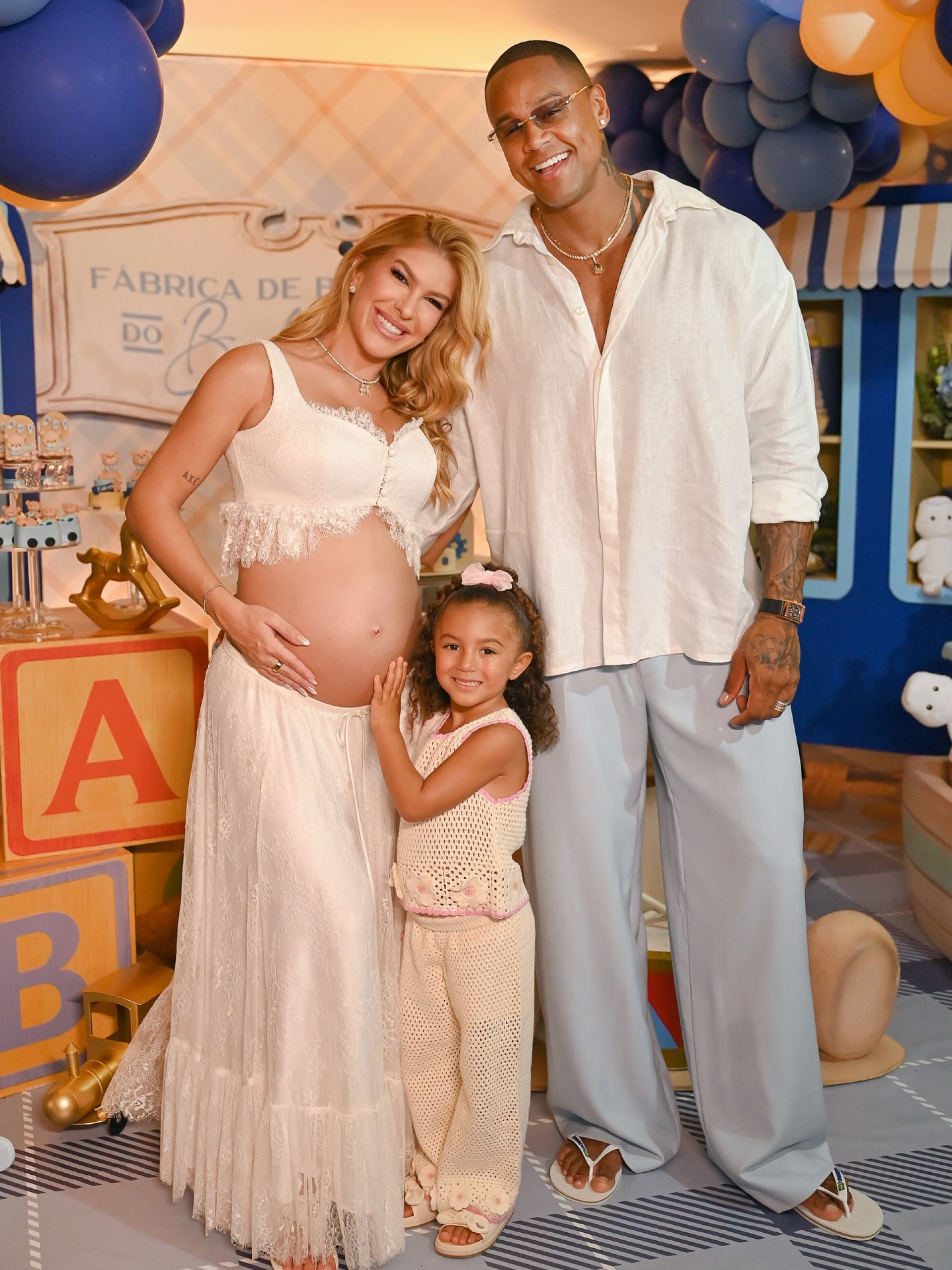 Lore Improta e Léo Santana revelam nome do segundo filho em chá de bebê emocionante