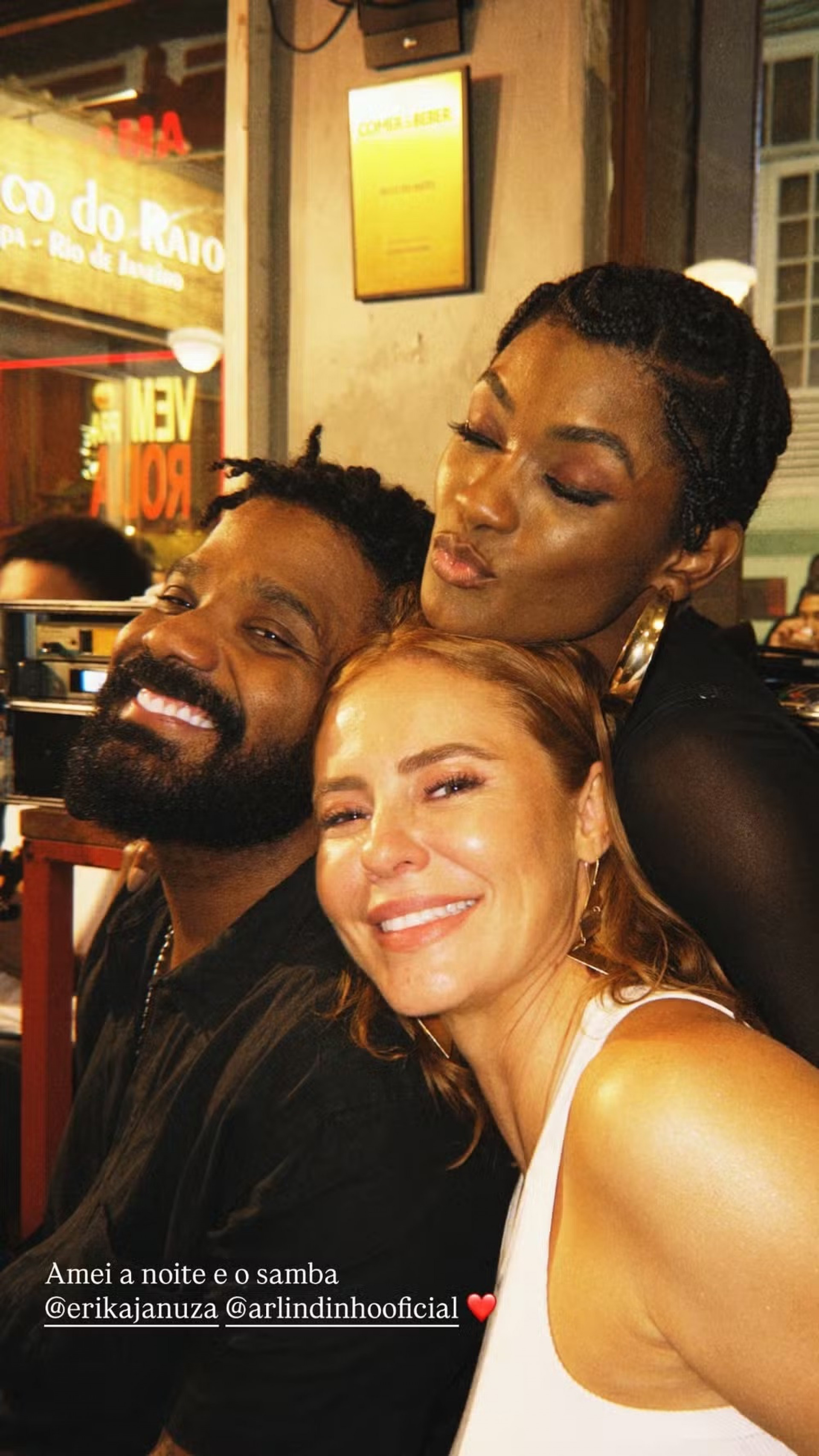 Vídeo: Paolla Oliveira curte roda de samba de Arlindinho com Erika Januza