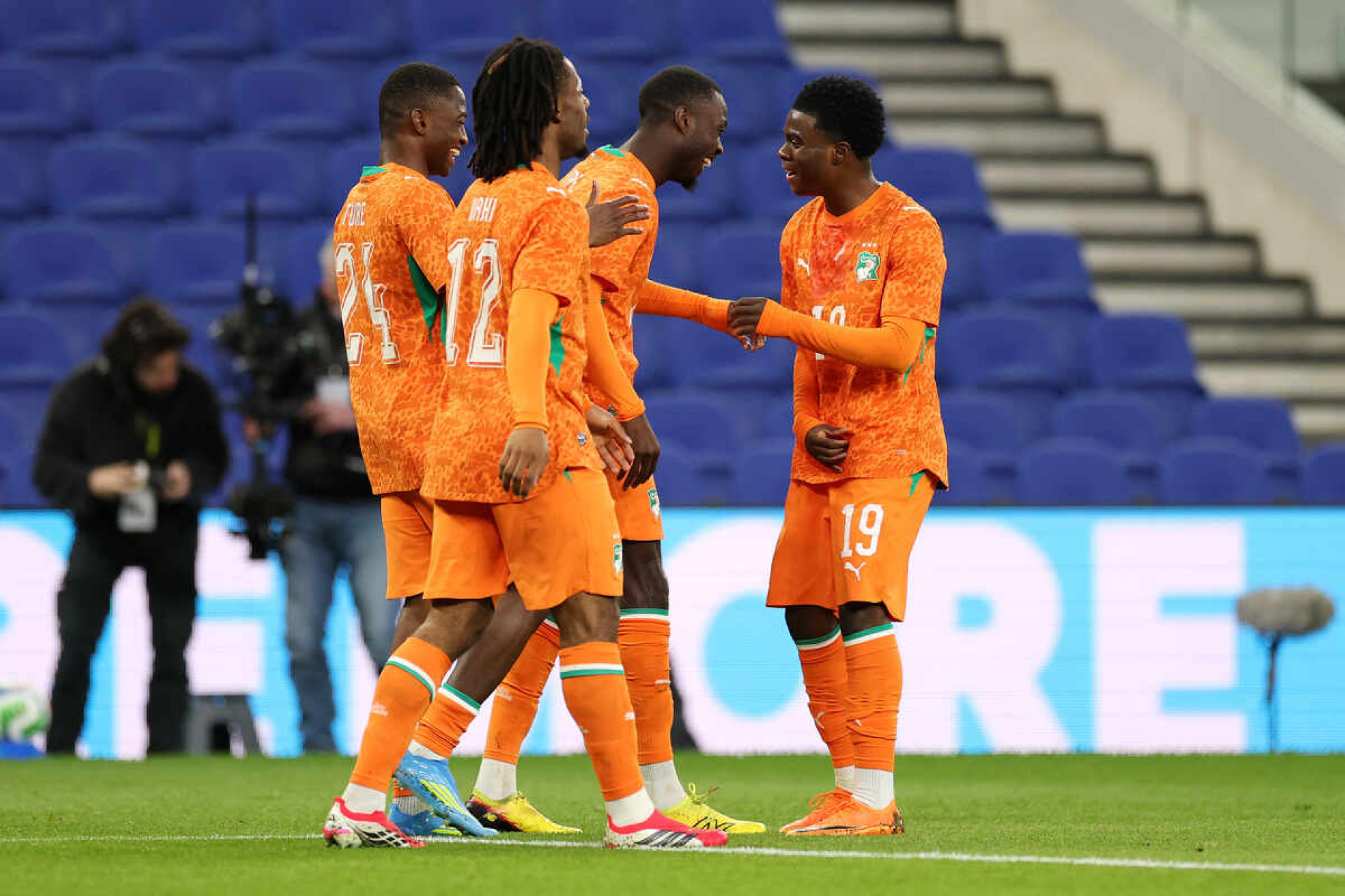 Esc&oacute;cia, que enfrenta o Brasil na Copa, perde para Costa do Marfim