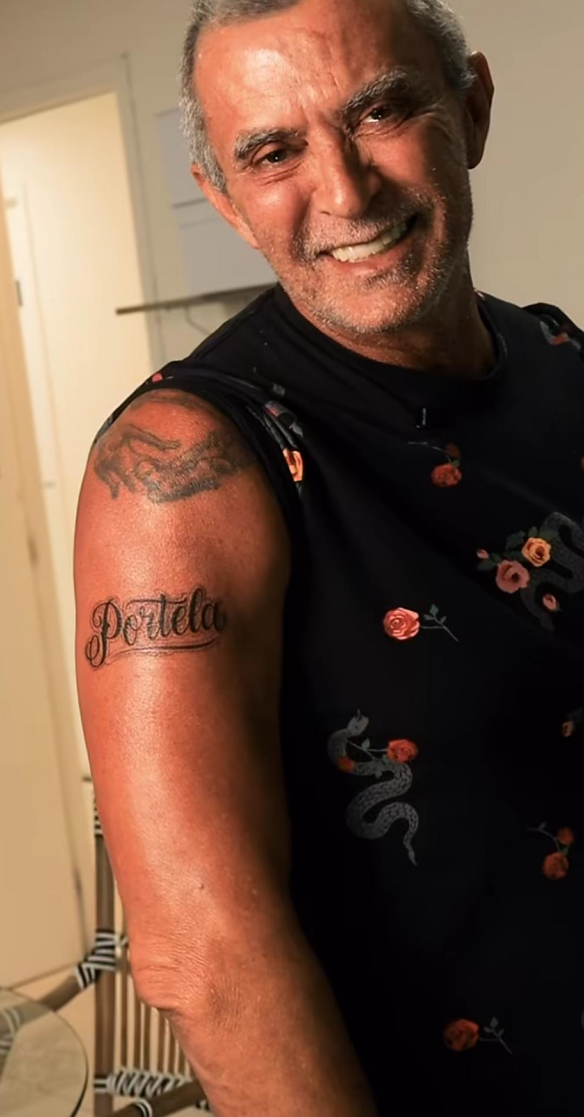Paulo Barros mostra tatuagem em homenagem à Portela - Reprodução de vídeo / Instagram