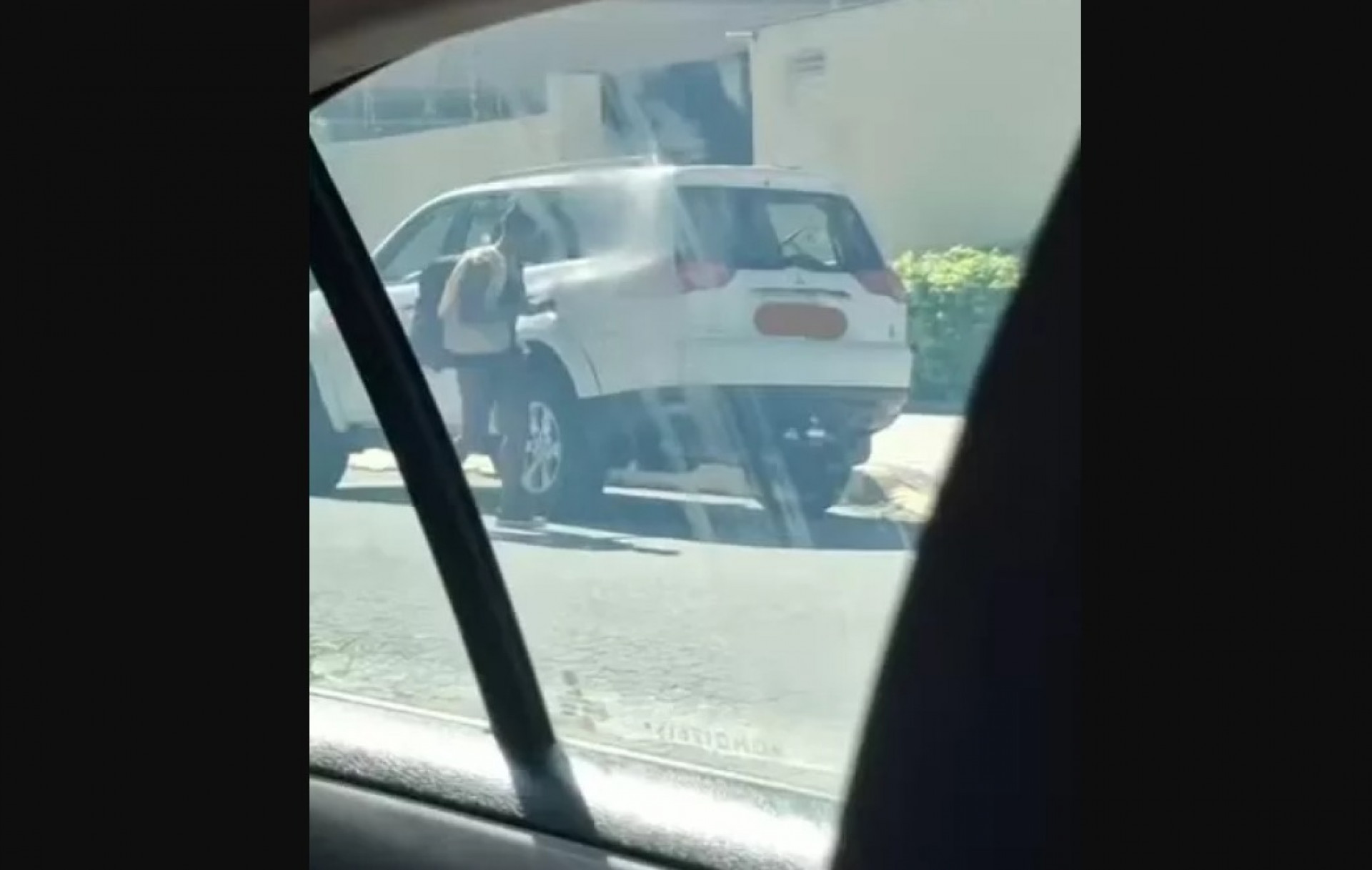 Mulher é flagrada tentando arrombar carros em Cabo Frio