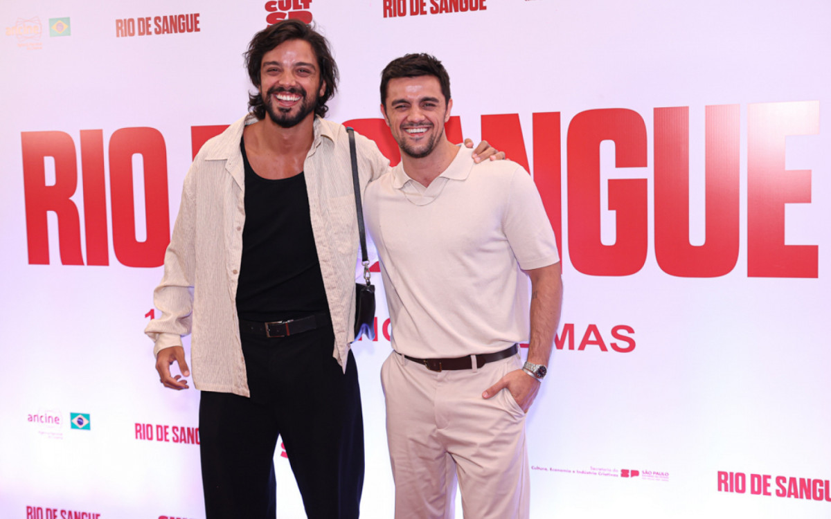 Felipe Simas é prestigiado pelo irmão, Rodrigo Simas, em pré-estreia de filme no Rio