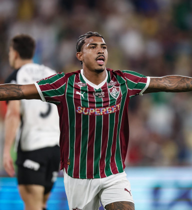 Fluminense vence Corinthians e segue na caça ao líder no Brasileirão