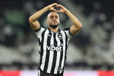 Arthur Cabral minimiza vaias e celebra fim do jejum pelo Botafogo