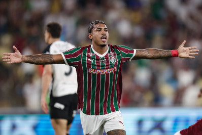 Fluminense vence Corinthians e segue na caça ao líder no Brasileirão