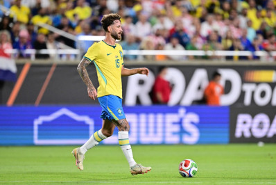 Marta elogia Léo Pereira na Seleção: 'A amarelinha caiu bem'