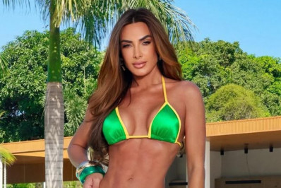 De biquíni, Nicole Bahls exibe curvas e recebe elogios: 'Maravilhosa'