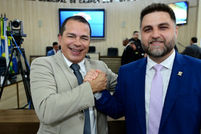 Wladimir transmite cargo de prefeito e reafirma amor por Campos