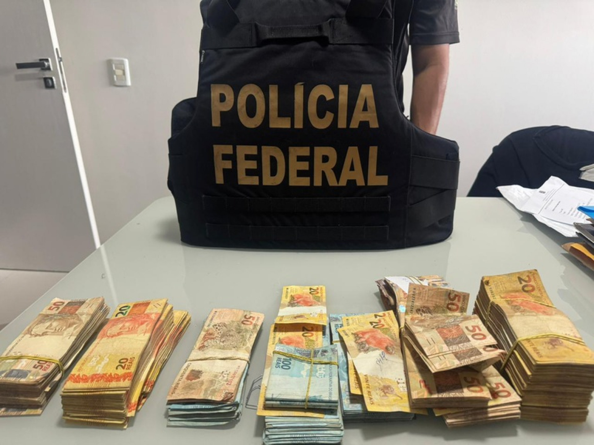 Ao todo, estão sendo cumpridos 25 mandados de busca e apreensão - Divulgação/ PF