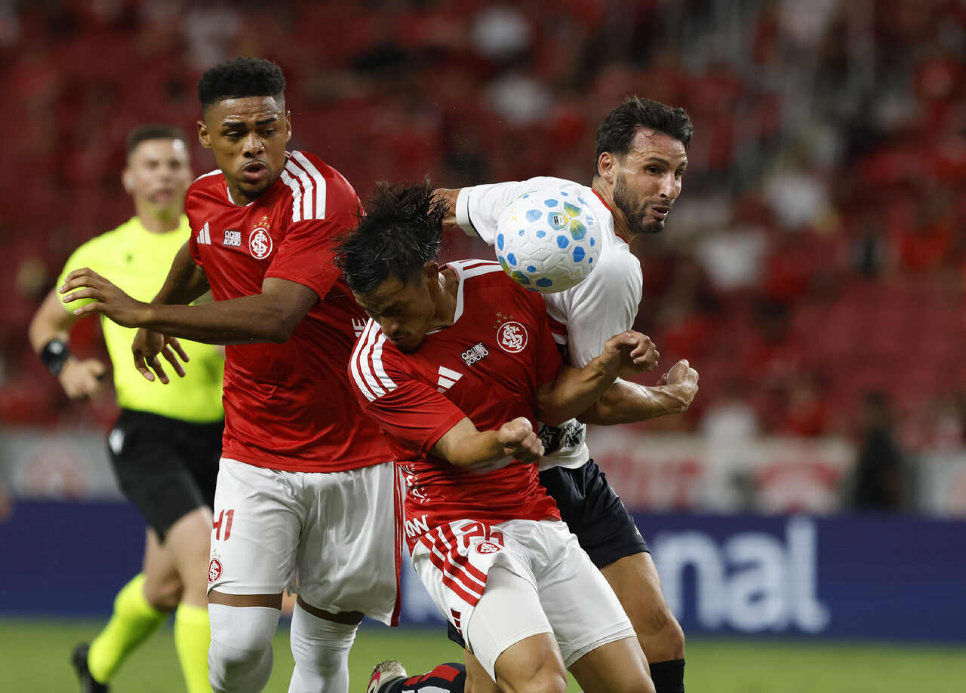 Alan Rodr&iacute;guez lamenta empate do Internacional: ”A vit&oacute;ria precisa ficar em casa”