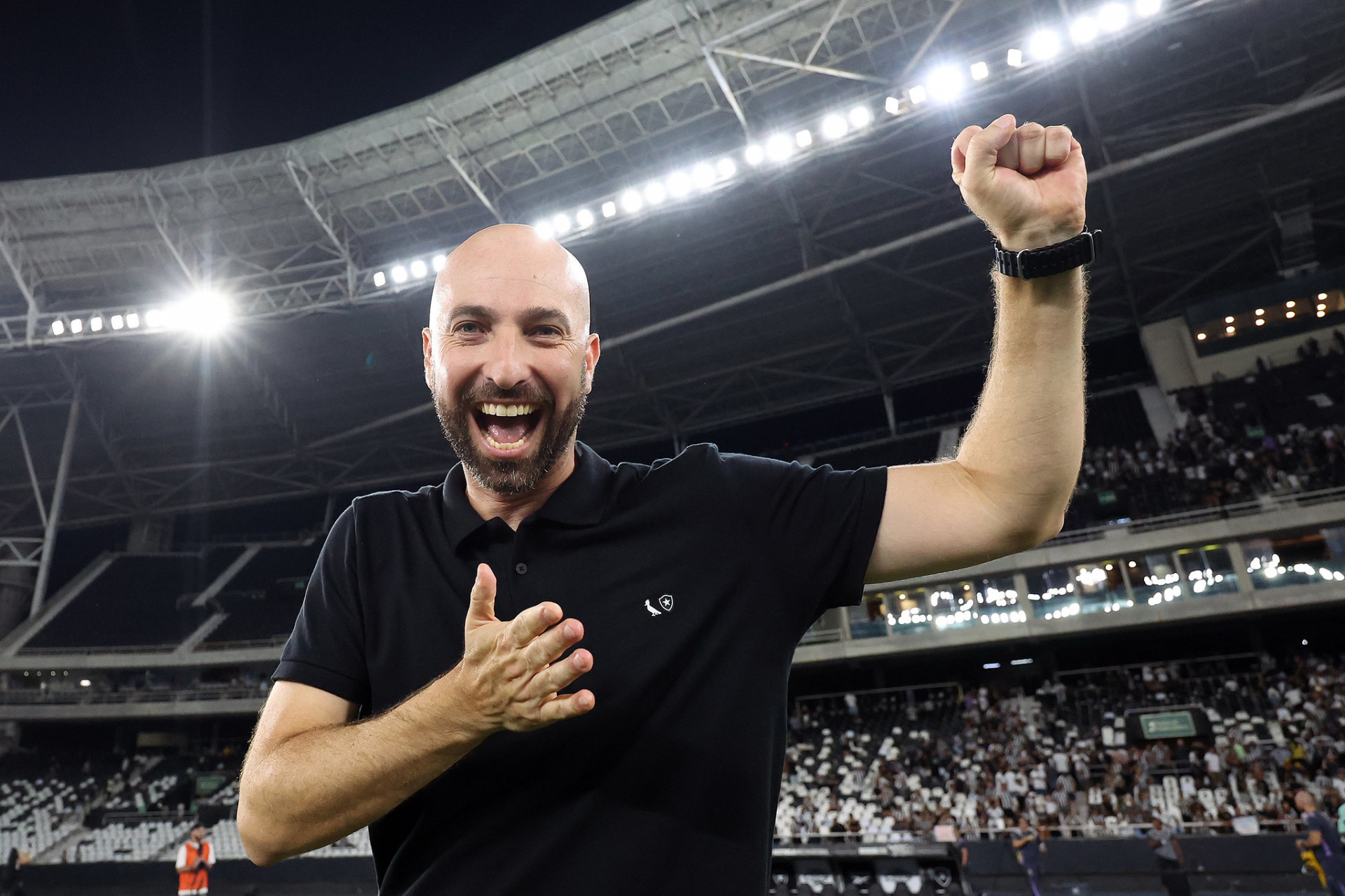 Interino celebra vitória do Botafogo em despedida: 'Extremamente feliz'