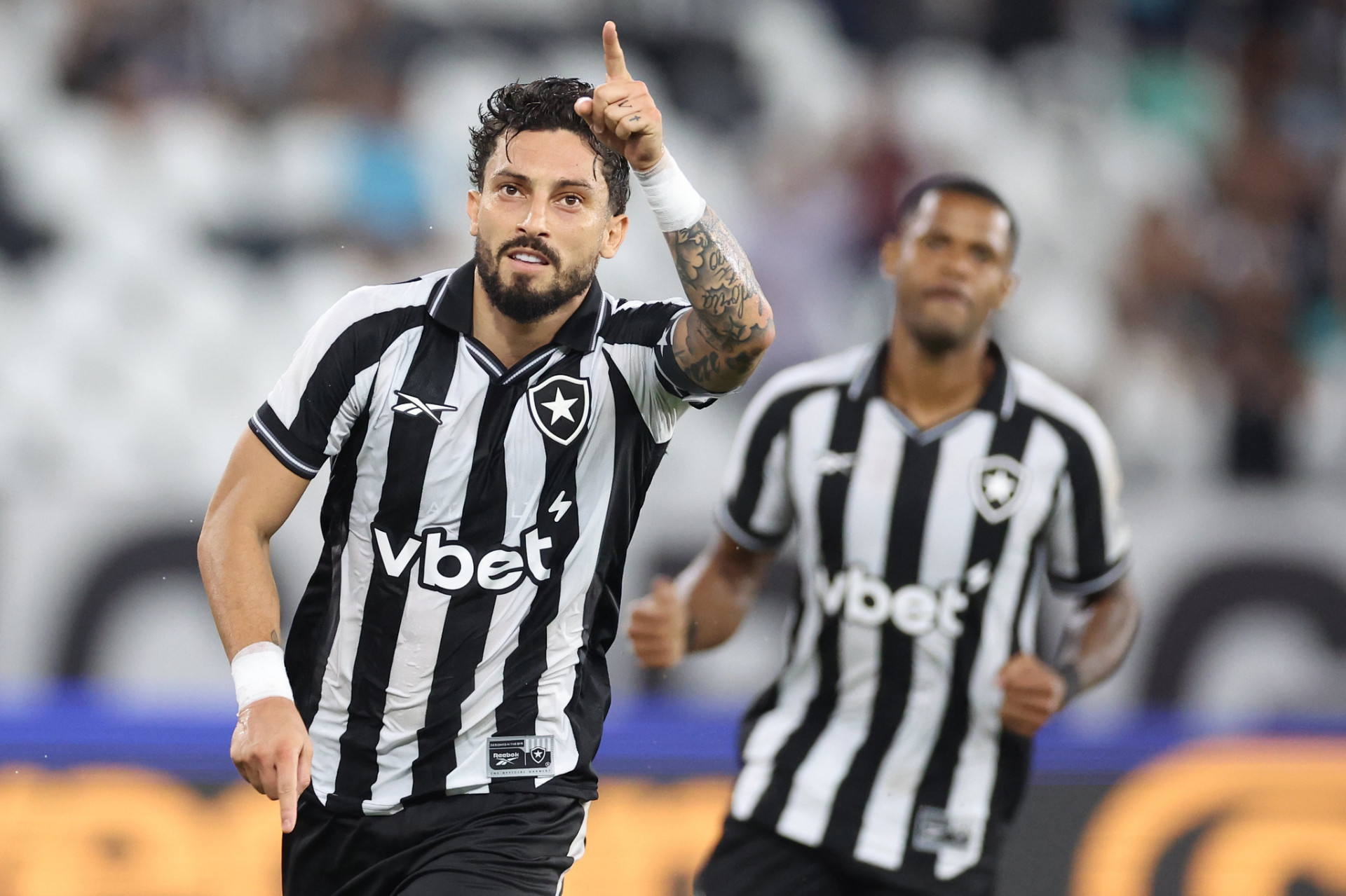 Alex Telles marcou para o Botafogo contra o Mirassol - Vitor Silva / Botafogo