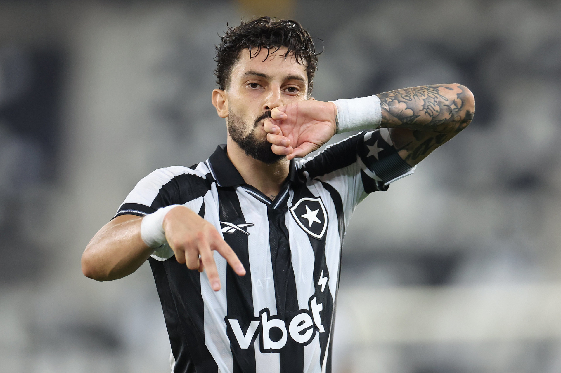 Alex Telles marcou para o Botafogo contra o Mirassol - Vitor Silva / Botafogo