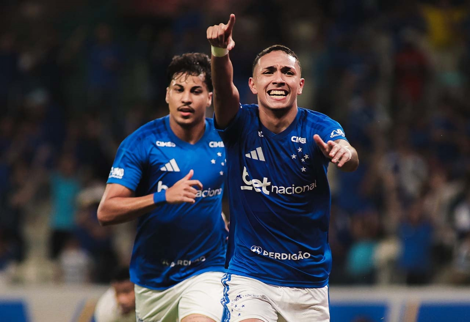 Na estreia de Artur Jorge, Cruzeiro domina Vit&oacute;ria e vence a primeira no Brasileir&atilde;o
