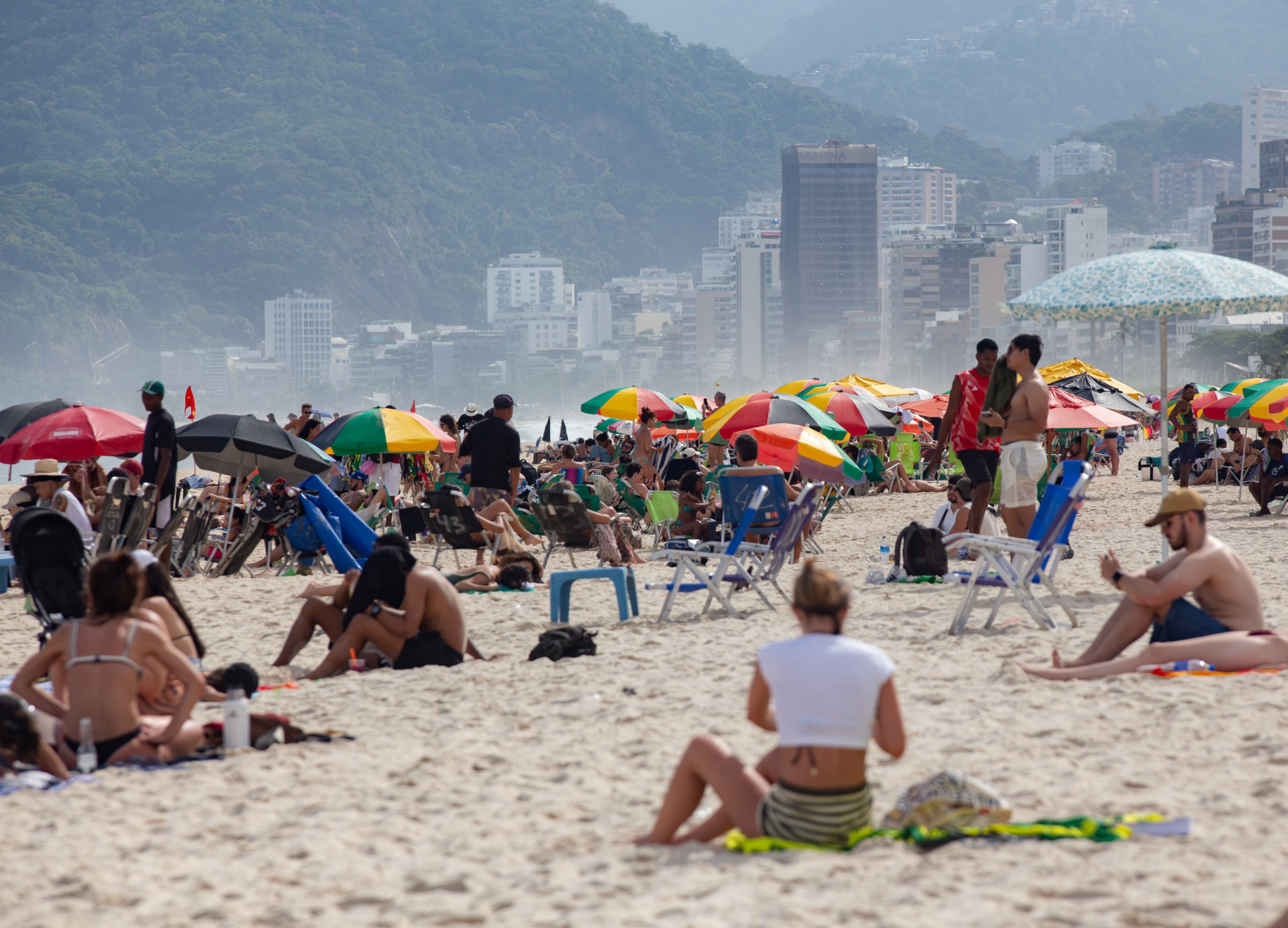 Movimenta&ccedil;&atilde;o na tradicional Praia de Ipanema - &Eacute;rica Martin/Ag&ecirc;ncia O Dia 